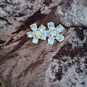 Vintage earrings on Goldtone. Screw-backs